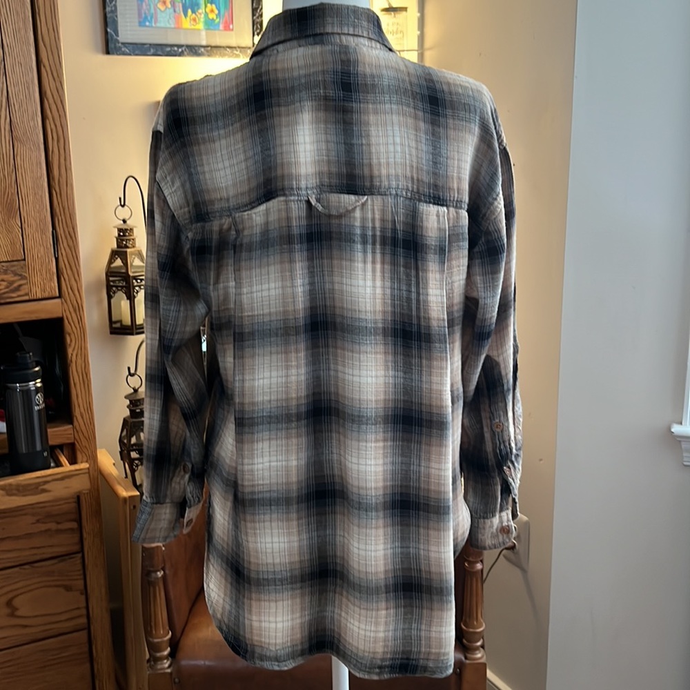 Gloria Vanderbilt plaid button down shirt - Picture 3 of 10